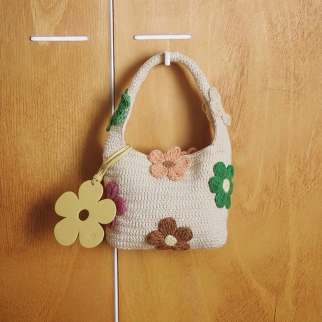 SUNTUDIO | mommy bag กระเป๋าถัก ลายดอกไม้ ถักเองทุกใบ