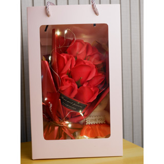 พร้อมส่ง ดอกไม้วาเลนไทน์ ของขวัญวันพิเศษ กล่องครบเซ็ทพร้อมตุ…