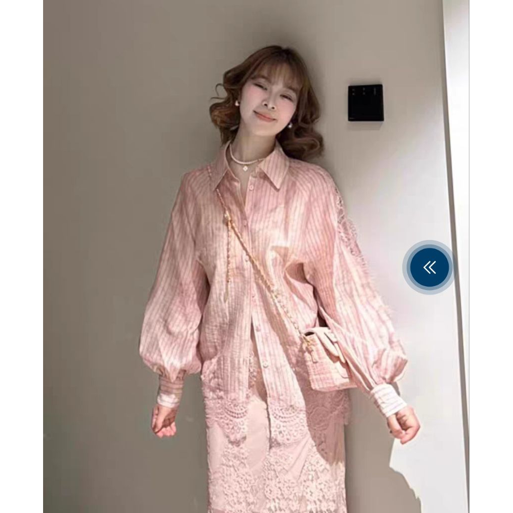 ชุดเซ็ท 2ชิ้น สไตล์คุณหนูหวาน เสื้อเชิ้ตสีชมพูโทนอ่อน ลุคสุภาพสบาย+กระโปรงยาวเอวสูงแต่งลูกไม้ ใส่แล้วดูหวานหรู มีเสน่ห์ - รูปที่ 3