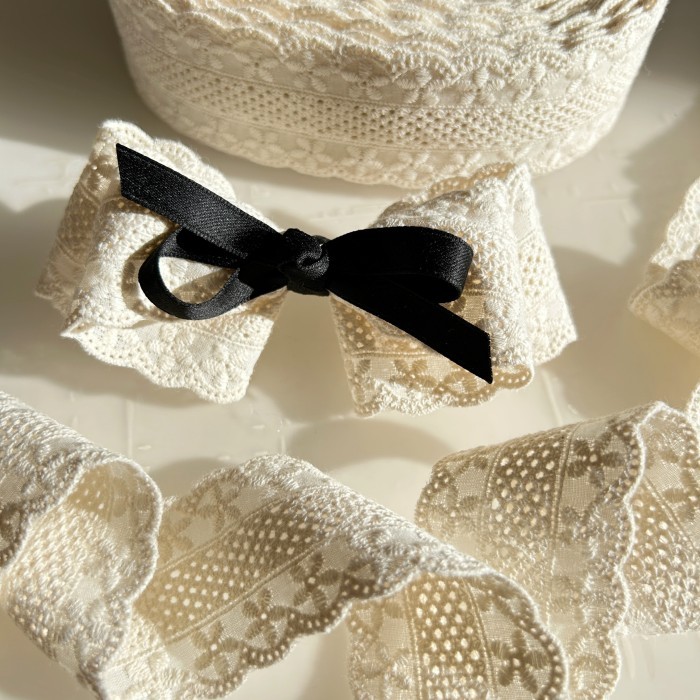 Macraft ผ้าฝ้าย ผ้าคอตตอน เกรดดี ไม่บาง ลูกไม้ทำขอบชายเสื้อ ริบบิ้น ยางรัดผม ขายเป็นหลา ผ้าคอตอนเส้น