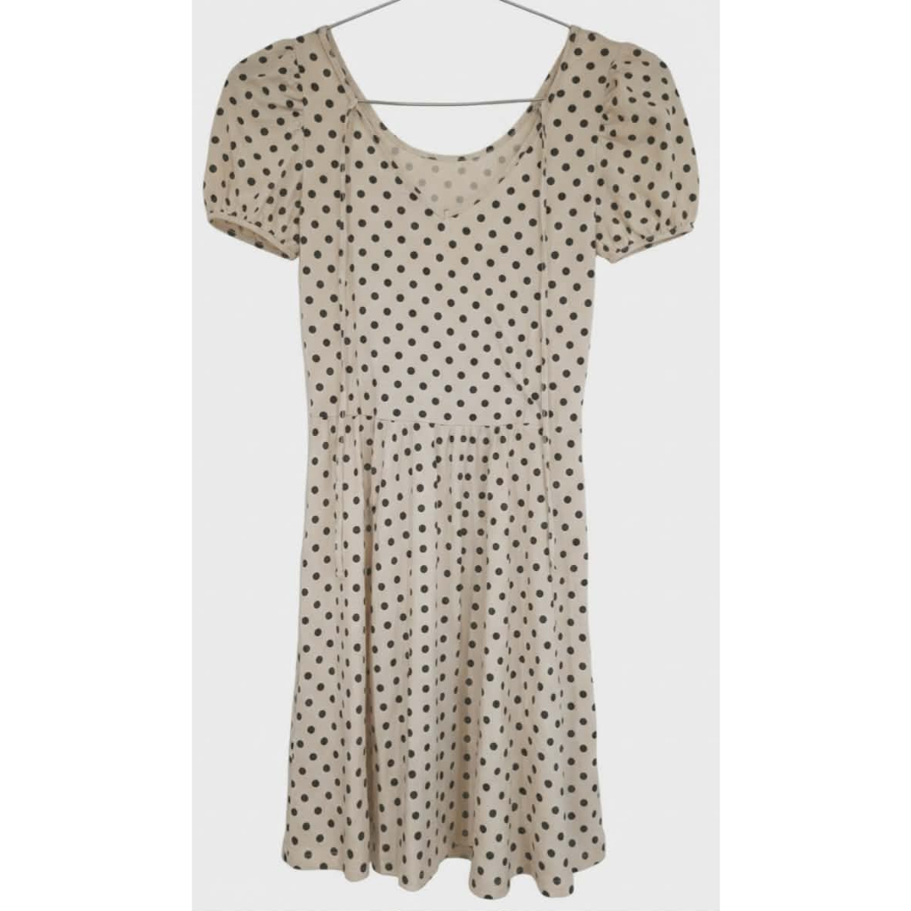 เดรสลายจุดสีเบจ/ครีม czone ไซส์ S รอบอก 32 นิ้ว มือสองสภาพดี