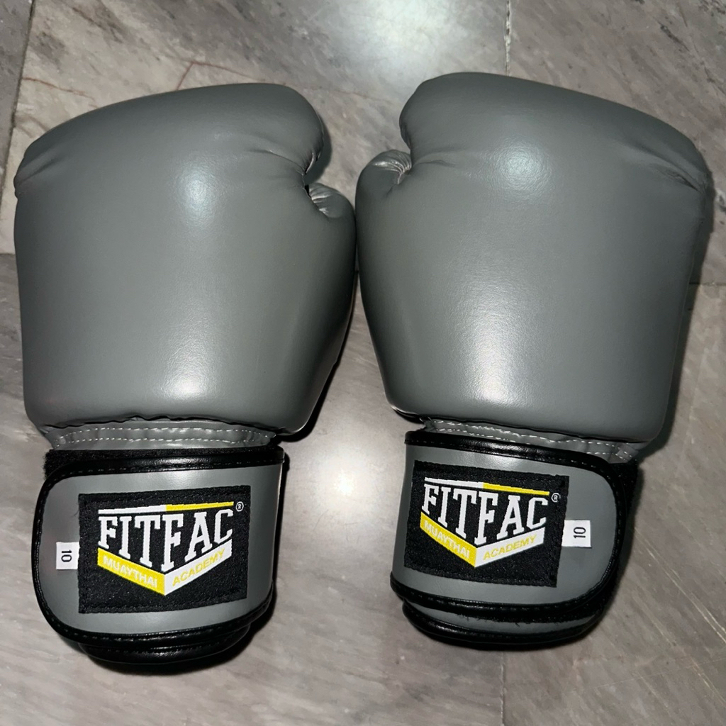 ส่งต่อ FITFAC นวมต่อยมวย ไซต์10 สีเทา สภาพดีมาก