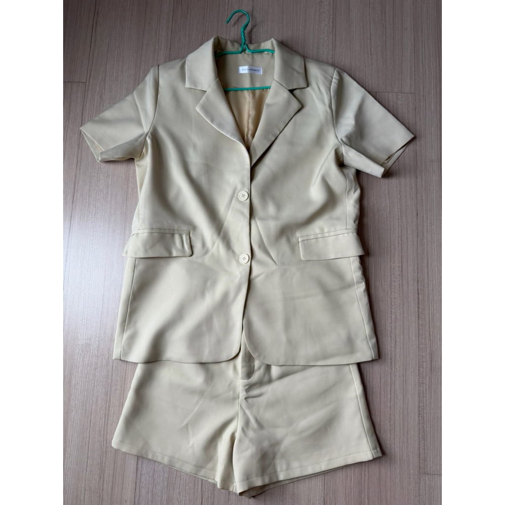 เสื้อ กางเกงRiley.apparels สีเหลือง(ขายทั้งเซต)