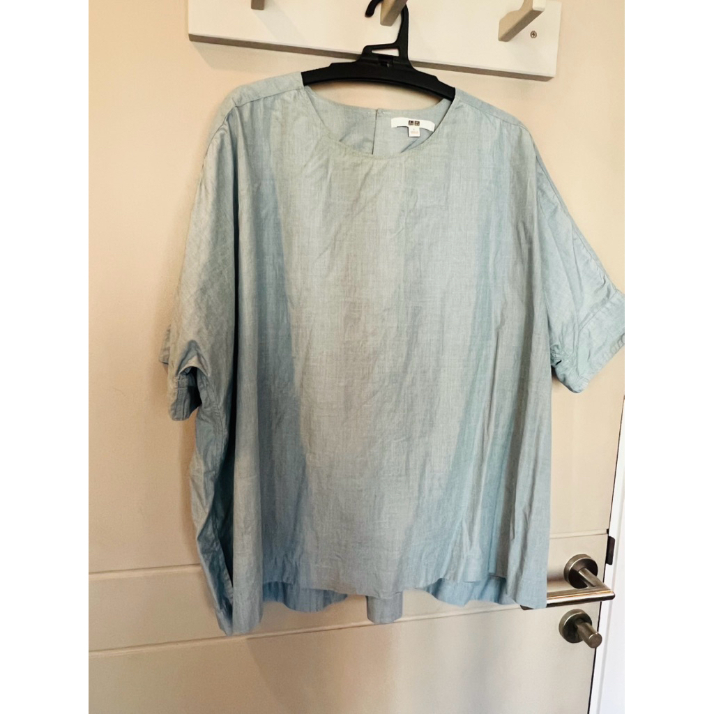 เสื้อเชิ๊ตสีฟ้าอ่อน Uinqlo ไซส์ L ทรงกว้าง ผ้าฝ้าย มือ 2 สภาพดี