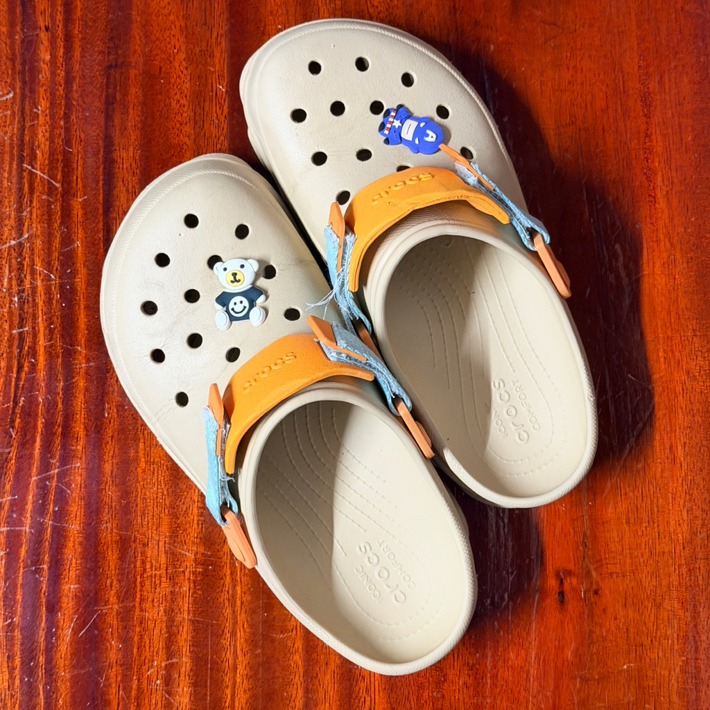 รองเท้าแตะ Crocs มือสอง ✨ ไซส์ M7 / W9 แถมจิบบิทตามรูป 🎈