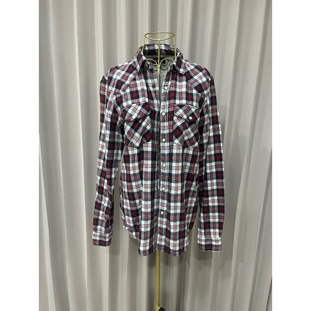 เสื้อ shirt Izzue สภาพดี ผ้าดีมาก นิ่ม ใส่สบาย ข้างในบุผ้าอีกชั้น ซื้อมาแพงมาก