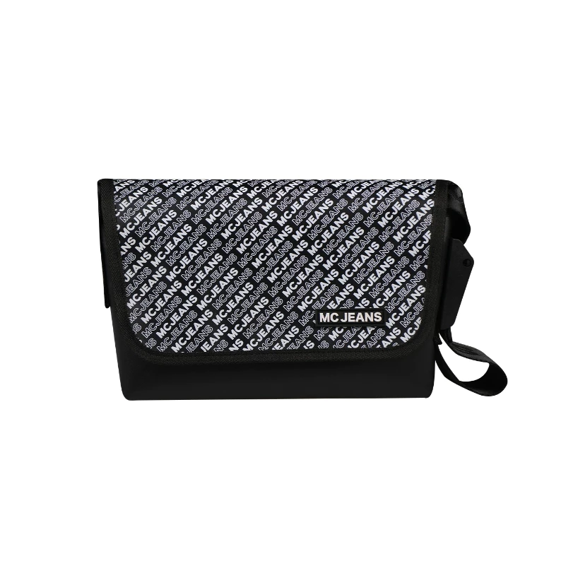 Mc JEANS (แม็คยีนส์) กระเป๋าสะพายข้างผู้ชาย กระเป๋าผ้าใบ Crossbody Bag สีดำ M02Z092