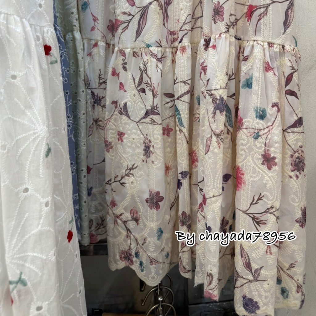 กระโปรงยาวผ้าแก้วลายดอกไม้ปักลายในเนื้อผ้า เย็บต่อกัน 3 ช่วง #5531-2 - รูปที่ 4