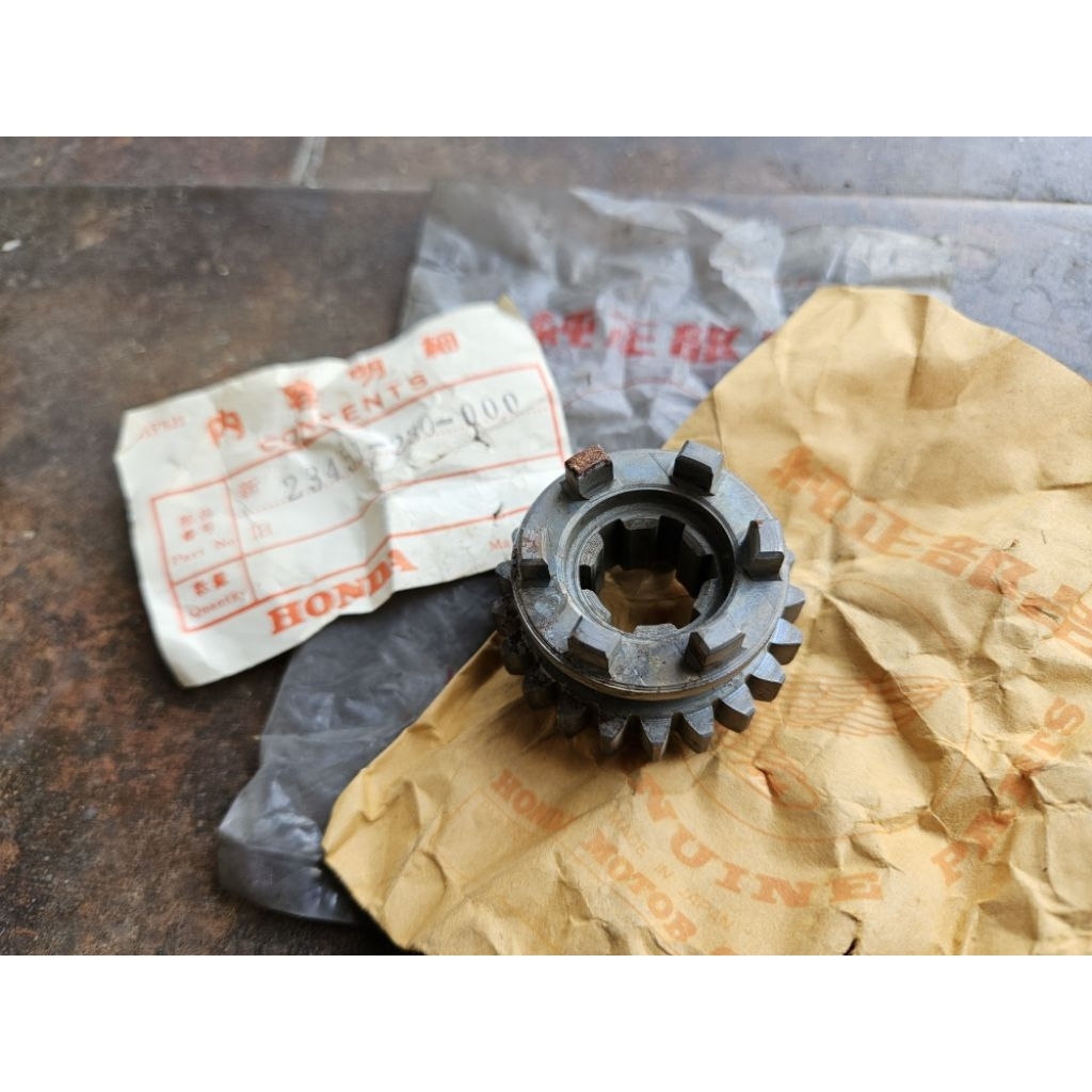 เฟืองเกียร์ เกียร์3 แท้ใหม่ ญี่ปุ่น Honda CD125 CD125E CD125K  SS125 CB125K