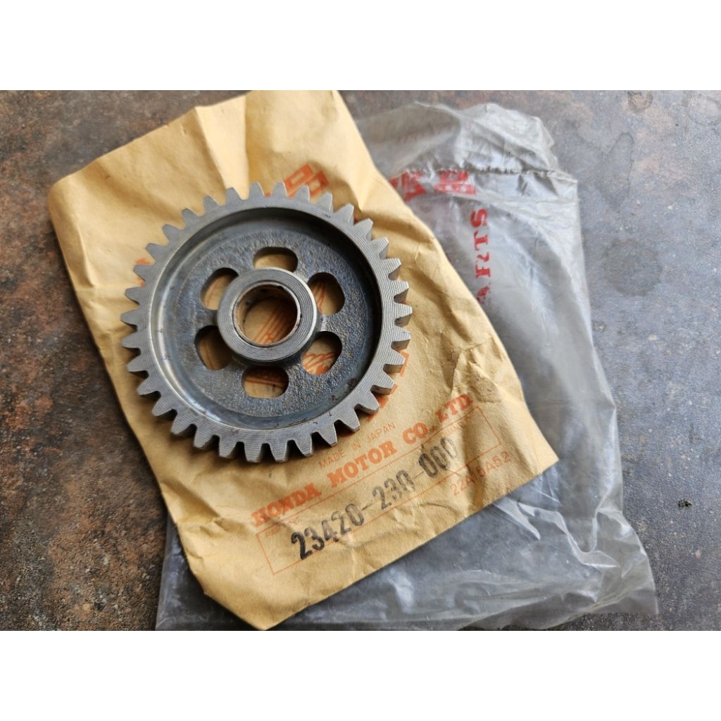 เฟืองเกียร์ต่ำ เกียร์1 แท้ใหม่ ญี่ปุ่น Honda CD125 CD125E CD125K  SS125 CB125K