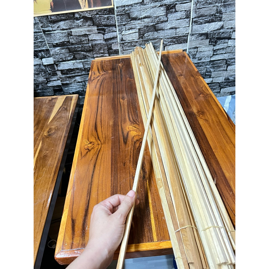 ไม้สักขนาด 0.7*0.7*100 ซม. (10 ชิ้น/1 มัด)