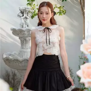 LUCA STUDIO_Lily crop top (Pre-order 28 Aug.) - เสื้อครอปลูกไม้ผ้าซีทรู ปักประดับลูกปัดและผ้าลายดอกไม้ ปกคอบัวผูกโบว์