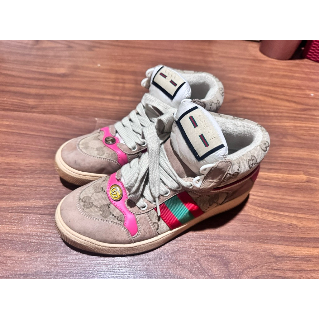 รองเท้าผ้าใบ Gucci มือสอง