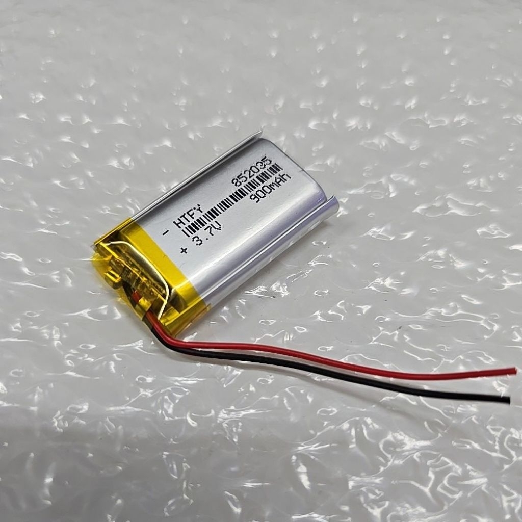 3.7V (เมื่อชาร์จเต็มจะอยู่ที่ประมาณ 4.2V)ความจุ: 900mAh 852035