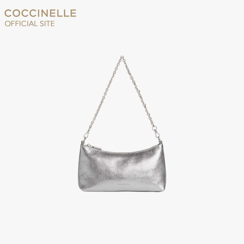 COCCINELLE กระเป๋าสะพายข้างมินิผู้หญิง รุ่น AURA MINI CROSSBODY POCHETTE 550101 สี STEEL