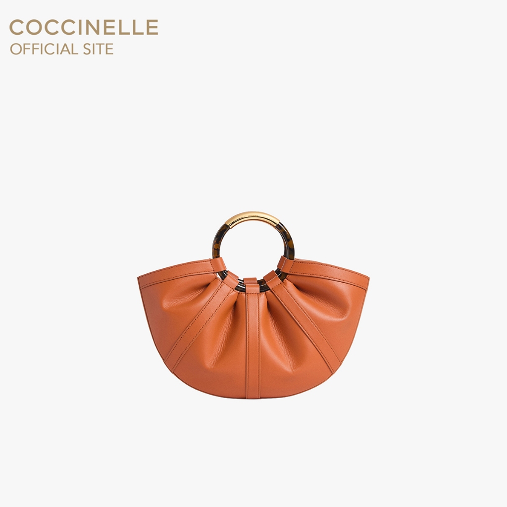 COCCINELLE กระเป๋าถือผู้หญิง รุ่น SHELL HANDBAG 180201 สี CRAB