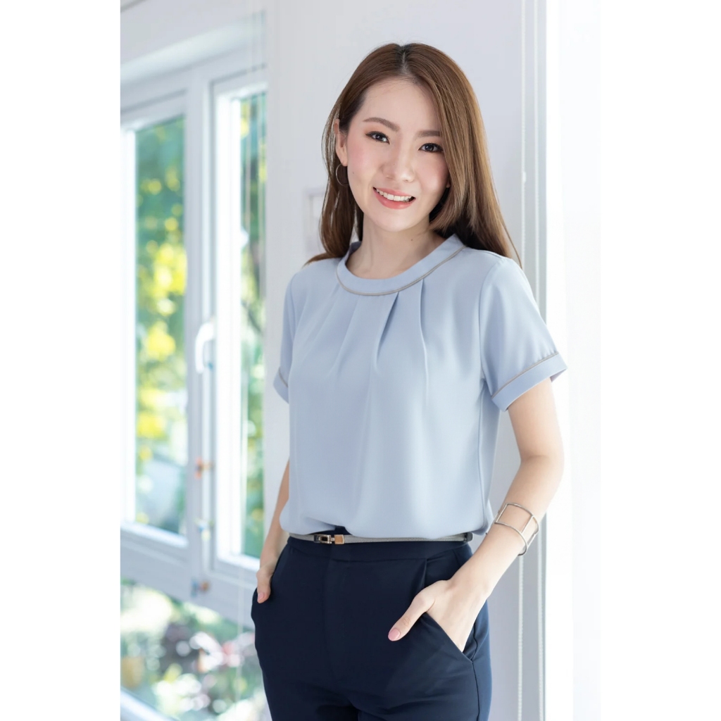 Narinari : MT3417 Folded Front Sophie Blouse เสื้อทำงานผ้าเนียนลื่น