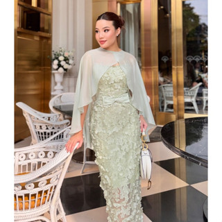 DAISIES CAPE COLLECTION🌼🌸 เดรสเซ็ทผ้าปักดอกเดซี่เป็นดอกลอย3D…