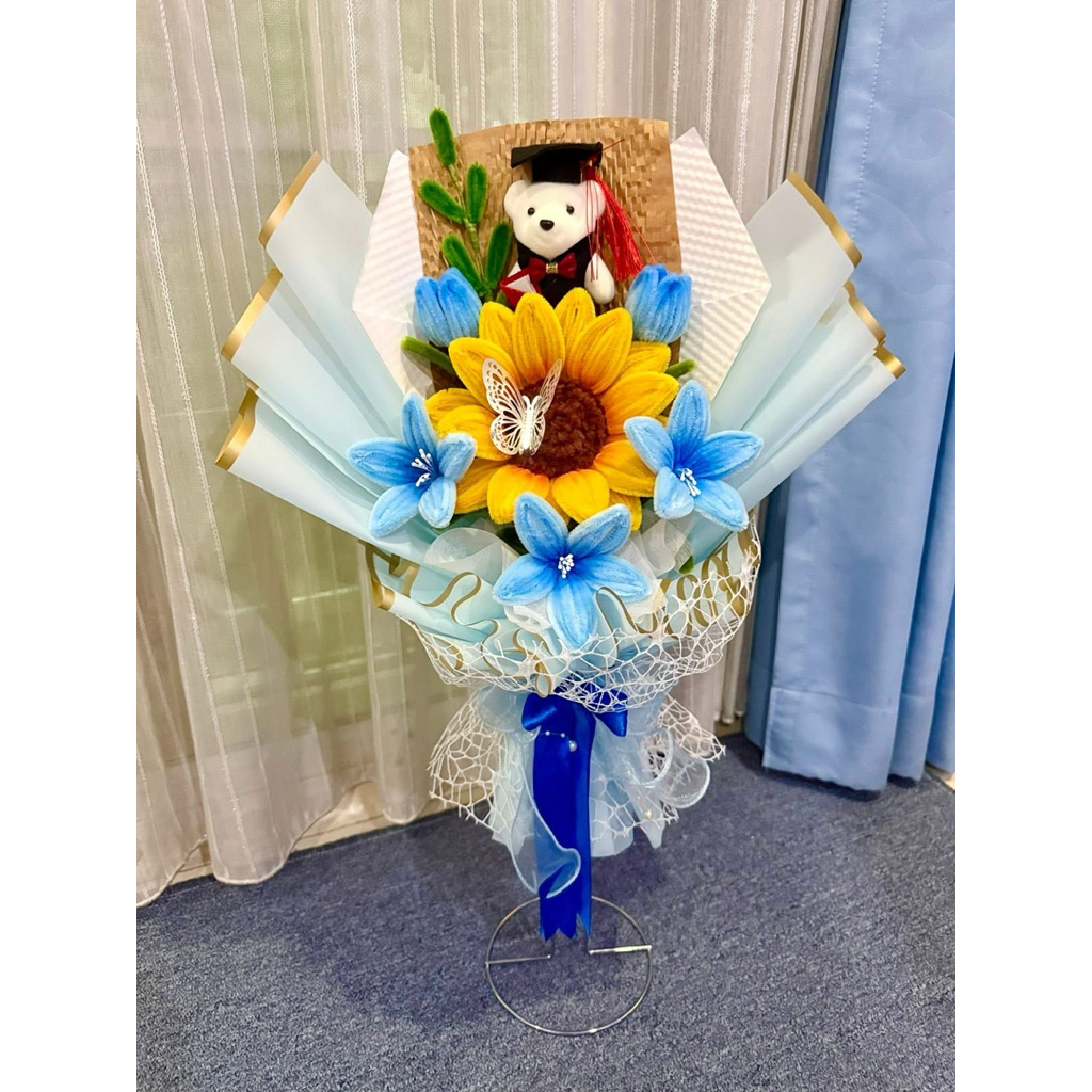 ช่อดอกไม้พร้อมตุ๊กตา ปัจฉิม บัณฑิต พร้อมส่ง ดอกไม้ลวดกำมะหยี่ช่อใหญ่🌻🌹