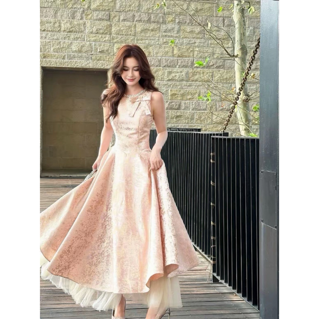 🌟 เดรสแขนกุดตัวยาวสวยรอบคอโดดเด่นด้วยอะไหล่มุขสวย ประดับโบช่วงอก (widelia@real)🌟