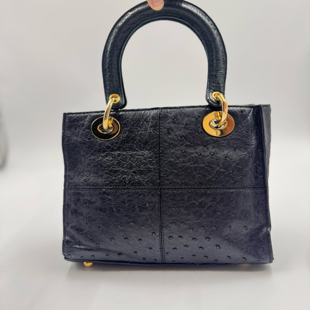 กระเป๋าทรงถือ black ostrich