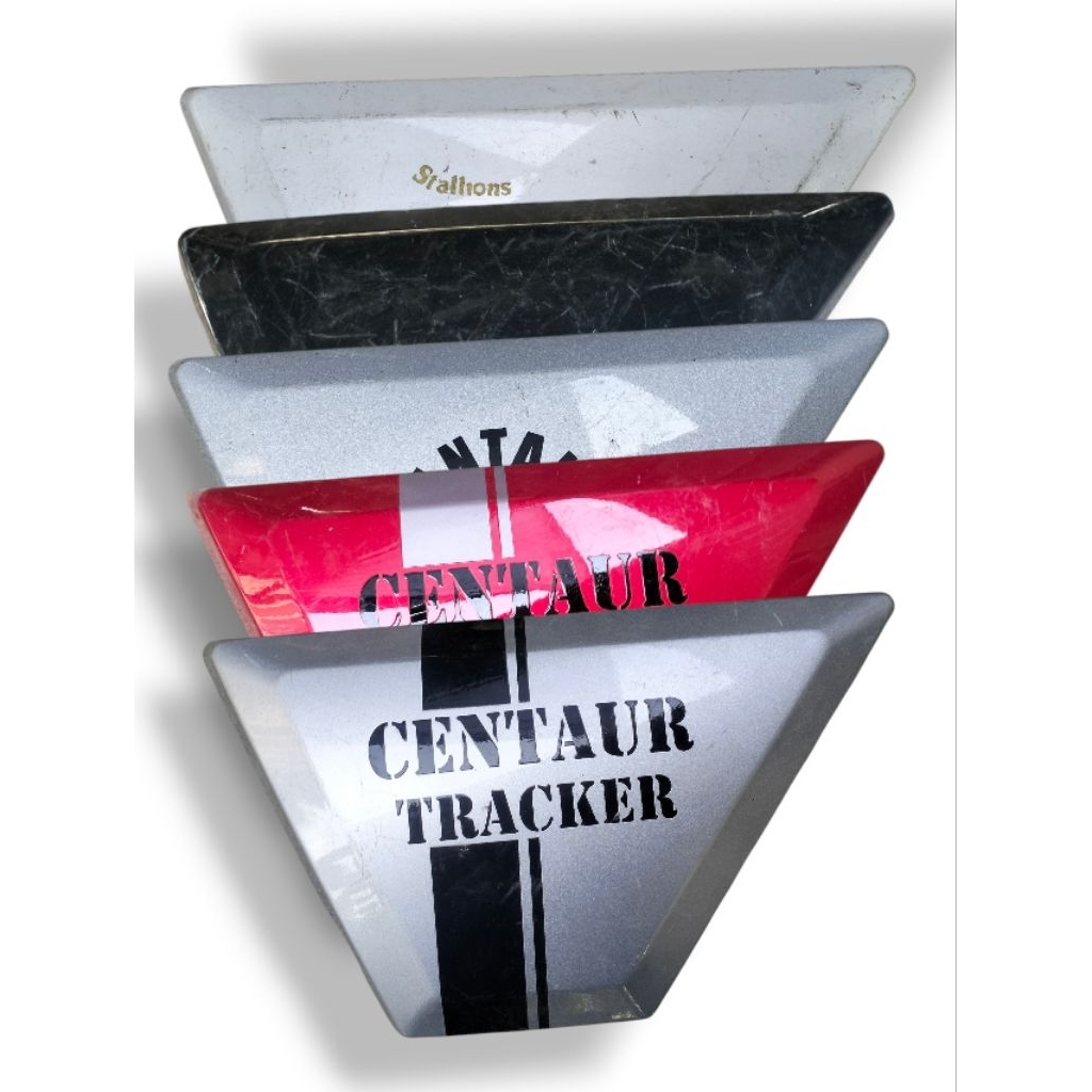 ฝาครอบแบตข้างซ้าย(คละสี) มือ2ตรงรุ่น Stallions Centaur Tracker 150cc.