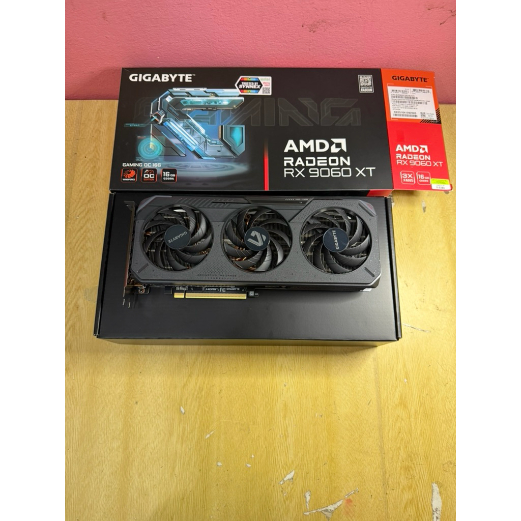 ขายการ์ดจอมือสอง GIGABYTE RADEON RX 9060 XT GAMING OC 16G - 16GB GDDR6