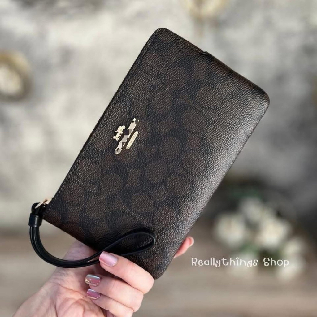 [ลดเพิ่ม:โค้ดคุ้ม+โค้ดร้านค้า]{แท้💯%📮พร้อมส่ง+ส่งฟรี} กระเป๋าคล้องมือ C. ไซส์ L 1 ซิป : Large Zip Wristlet CZ277