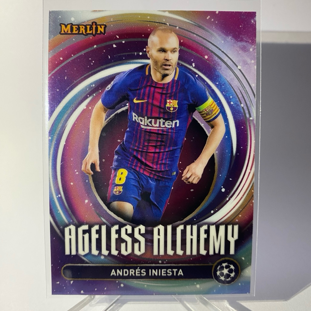 การ์ดนักฟุตบอล ANDRES INIESTA, BARCELONA, AGELESS ALCHEMY, TOPPS MERLIN 2025