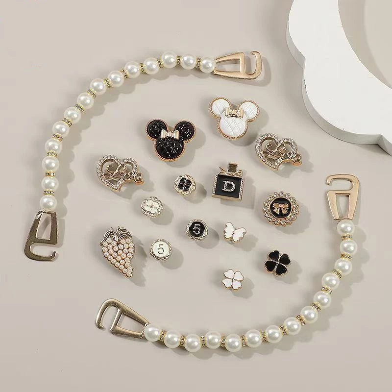จัดส่งทันที 18 ชิ้น Double Chain Croc DIY Charm อุปกรณ์เสริมรองเท้า Black White Series