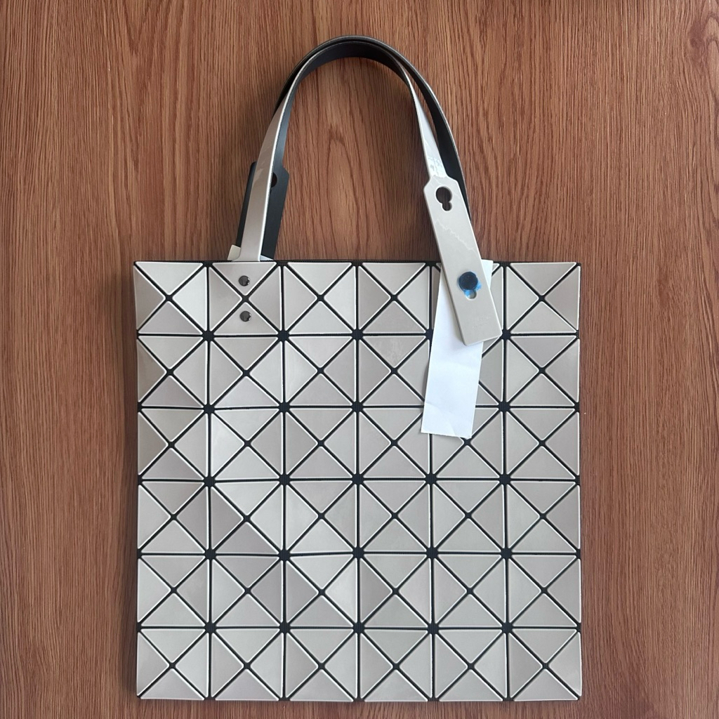 Unused BAO BAO ISSEY MIYAKE LUCENT W Color Tote กระเป๋ามือสอง ทูโทน ขนาด 6x6