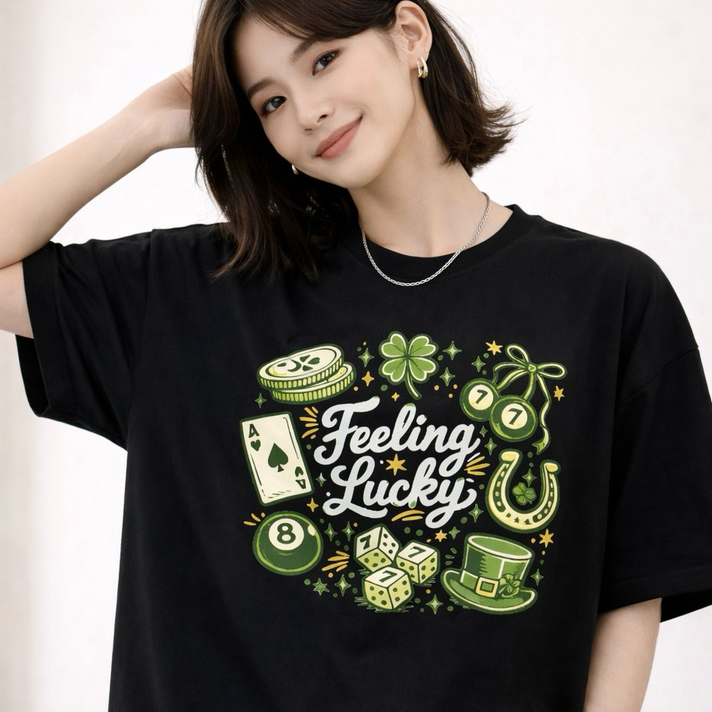 (New in March) เสื้อยืดสกรีนความโชคดีโทนเขียว ดีไซน์ Lucky charm ไพ่ ลูกเต๋า เกือกม้า ใส่สบาย มีไซส์ให้เลือก S-3XL