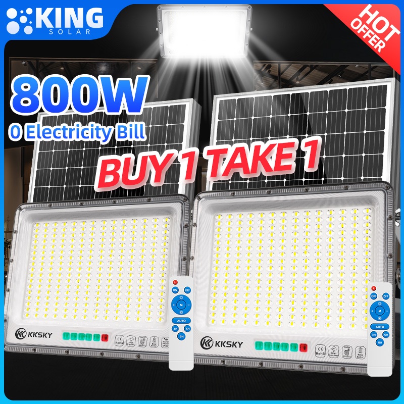 KING ซื้อ 1 แถม 1 800W ไฟโซล่าเซลล์ solar light สปอร์ตไลท์ ไฟโซล่าเซลล์ติดกลางคืน IP67 ไฟสปอตไลต์แผงโซลาร์เซลล์กันน้ำ