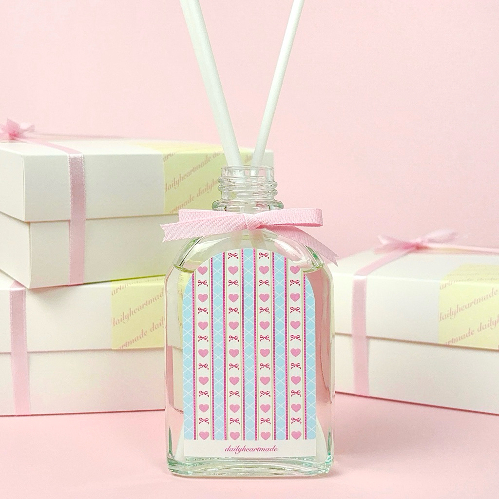 ♡ dailyheartmade | ก้านไม้หอม 105 ml (พร้อมก้าน) ใช้ได้นาน 4 เดือน กลิ่น Princess Baby Bliss (กลิ่นแป้งเด็ก)
