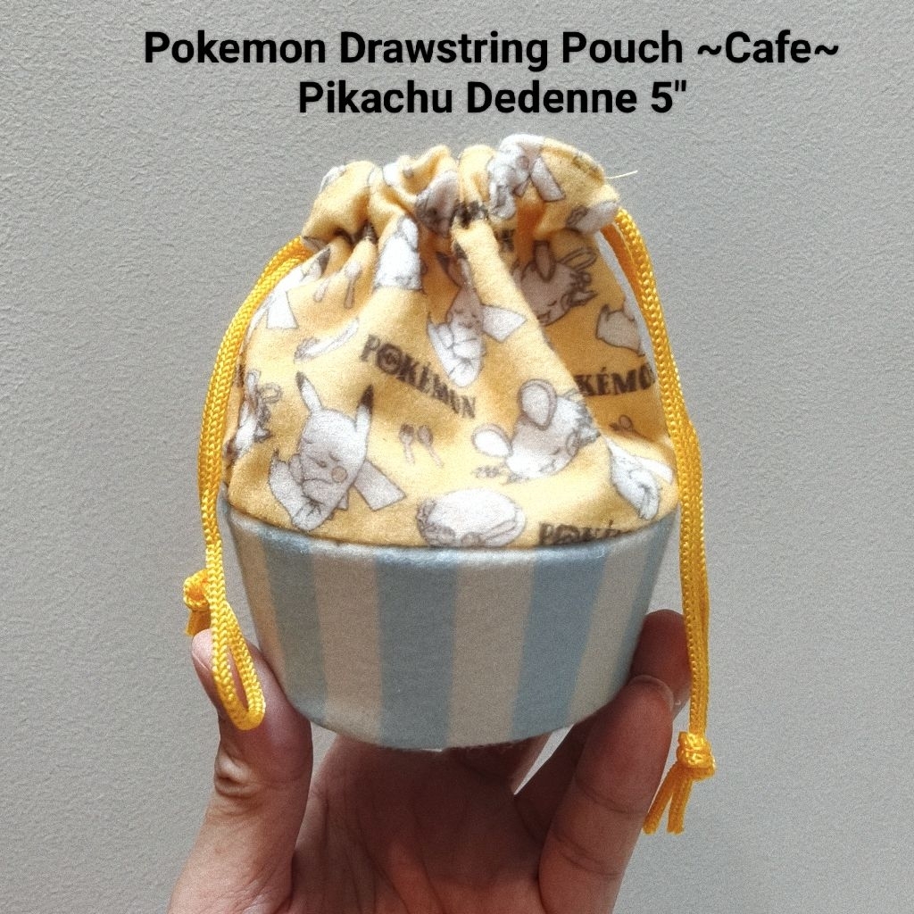 ถุงผ้า หูรูด โปเกม่อน ทรงคัฟเค้ก มือสอง สภาพสมบูรณ์ หายากมาก Pokemon Drawstring Pouch ~Cafe~ Pikachu