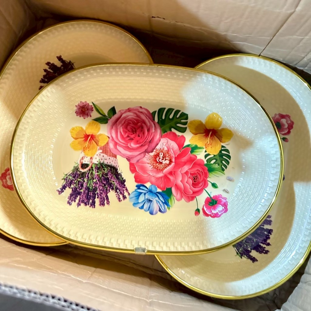 [ขายยกโหล12ชิ้น] ถาดพลาสติก ถาดใส่ของ อเนกประสงค์ ขอบทอง สกรีนลายสวยชัด มีให้เลือกหลายแบบ ทรงรี/มน/เหลี่ยม