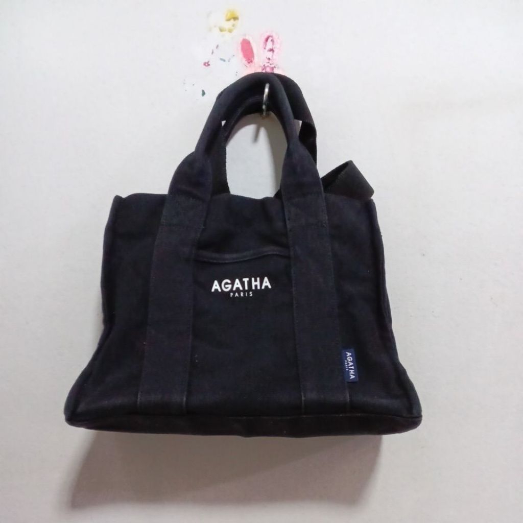 กระเป๋าสะพายสีดำ AGATHA PARIS