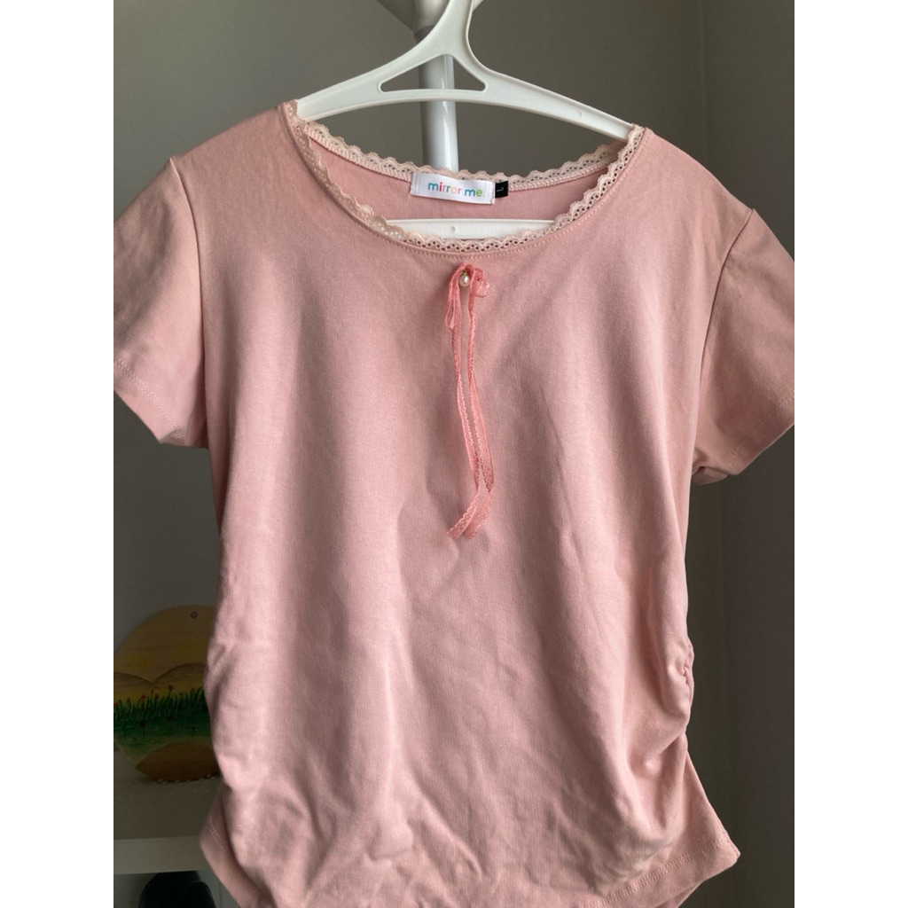 เสื้อยืดคอกลมลูกไม้ สีชมพู mirrorme