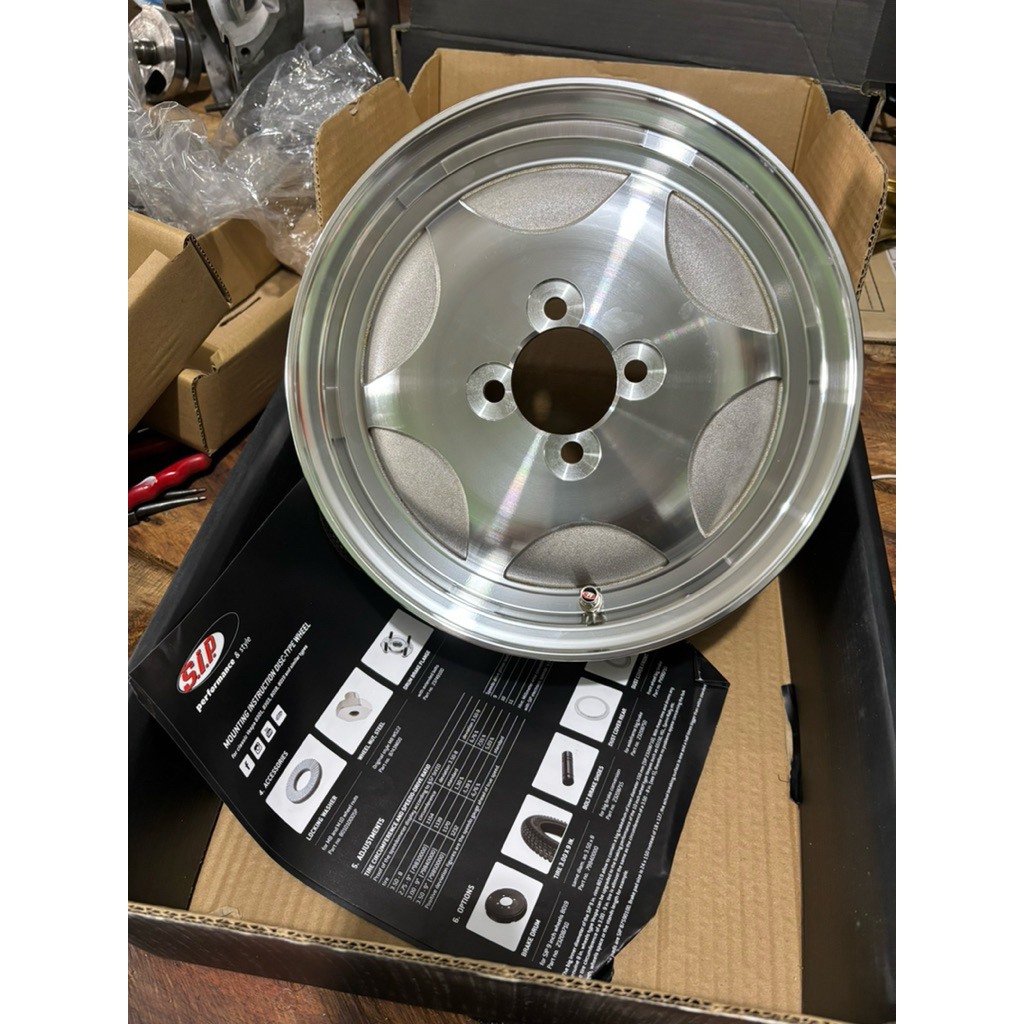ล้อ tubbless SIP แปลงขนาด ล้อ 10 นิ้ว สำหรับ vespa classic เกียร์มือ รุ่น vbb , gs(ราคาต่อ 1 ล้อ)