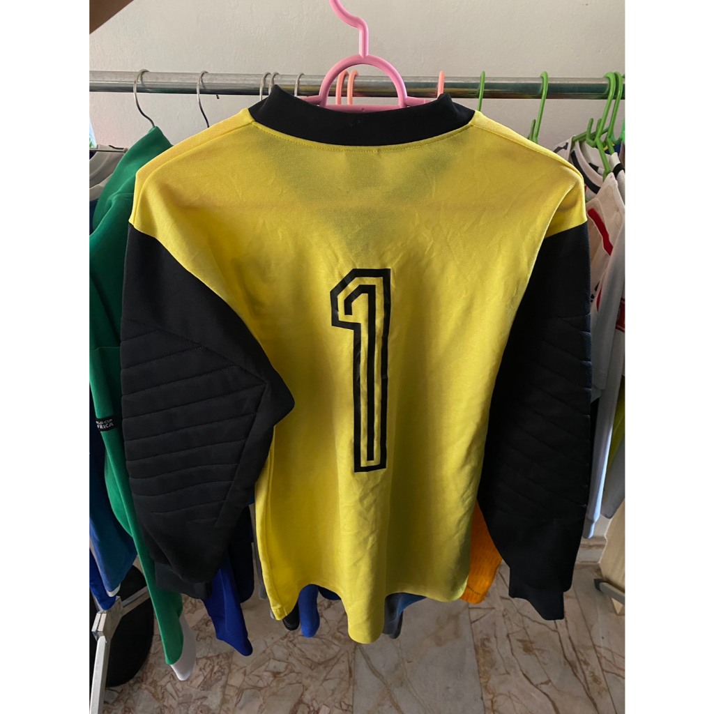 เสื้อผู้รักษาประตูวินเทจ แบรนด์ Uhlsport  ไซต์M เสื้อมือ2  ตามสภาพไม่รับเปลี่ยนคืน