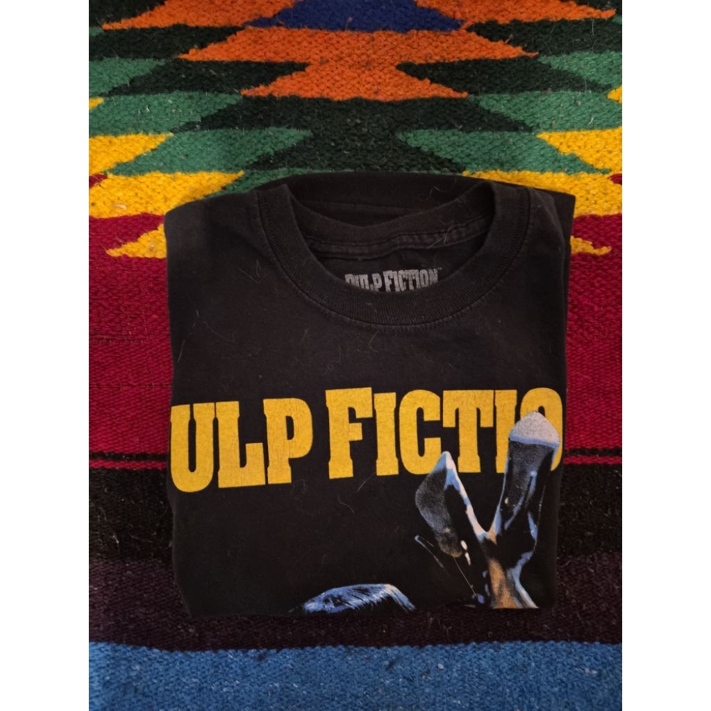 Croptop ลาย Pulp Fiction (สินค้ามือสอง)