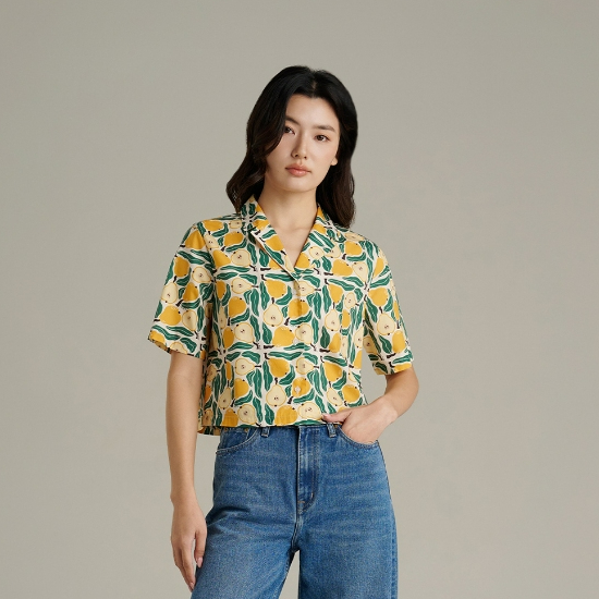 Mc JEANS (แม็คยีนส์) Online Exclusive เสื้อเชิ้ตผู้หญิง ทรงครอป สีเหลืองอมเขียว (Mc Resort Collection) MWSZ330