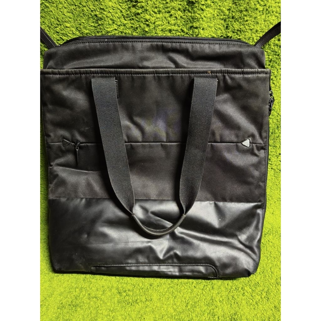 กระเป๋าถือ Tumi TAHOE ผ่านการใช้งาน