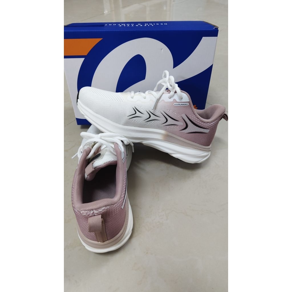 ส่งต่อ IQ Sport มือสองสภาพใหม่ size 40 (25cm.)