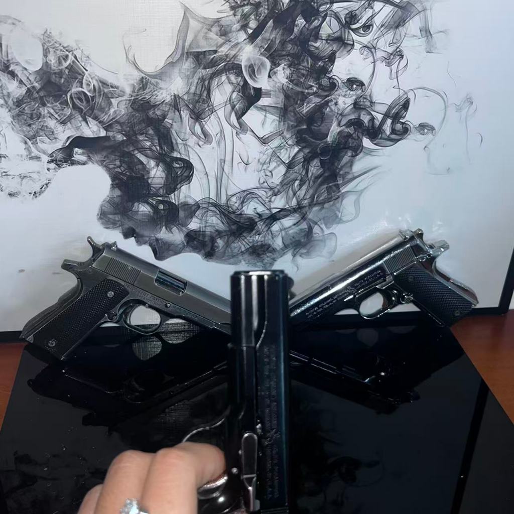 โมเดลตกแต่ง COLT M1911 วัสดุโลหะหนาแน่น 1:2.05 น่าเก็บ