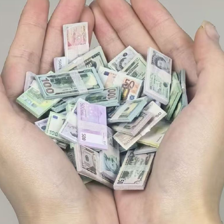 ธนบัตรจิ๋วแพ็คละ 10 มัด (มัดละประมาณ20ใบ)