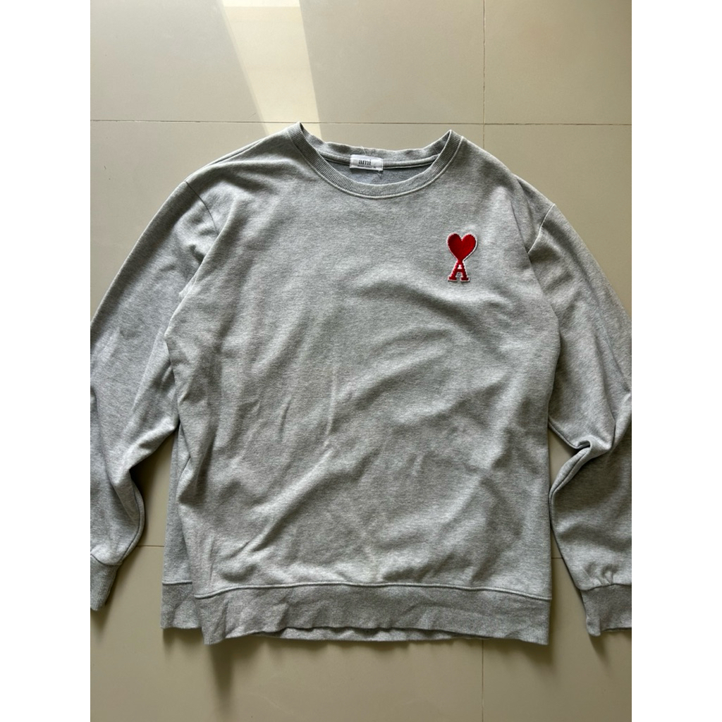 เสื้อสเวตเตอร์amiมือสองสภาพดีไม่มีตำหนิ อก46ยาว28.5