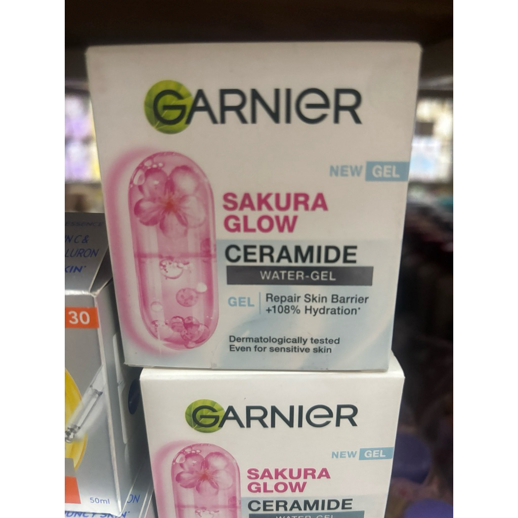 GARNIER Sakura Glow Hyaluron Serum Cream SPF 30 PA+++ 50 ml.