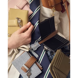GLISS - GIGLIO WALLET WITH STRAP กระเป๋าสตางค์ มีสายห้อยคอถอดออกได้ ใบเล็ก เบาบาง มีช่องใส่ธนบัตร เหรียญ และบัตร 10-12 ใ