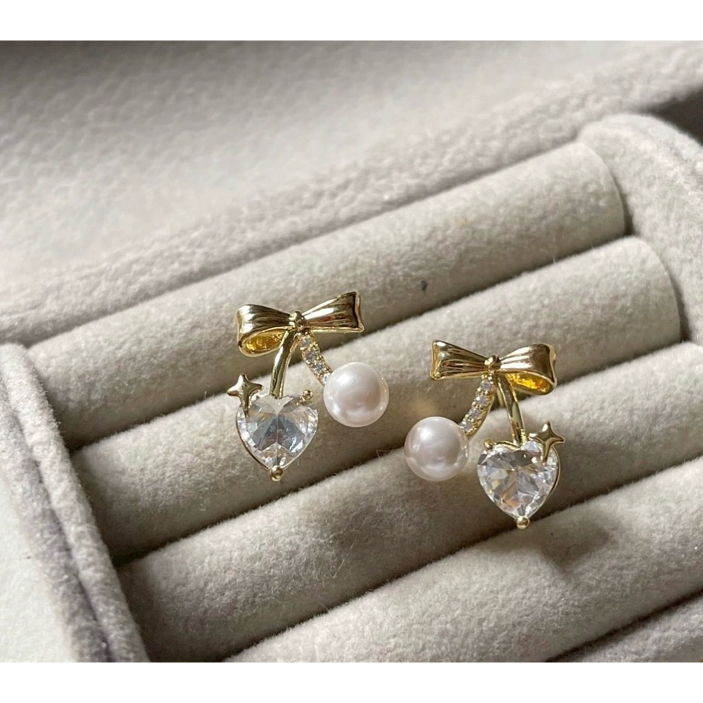 ต่างหูเชอร์รี่เล็กๆติดหู